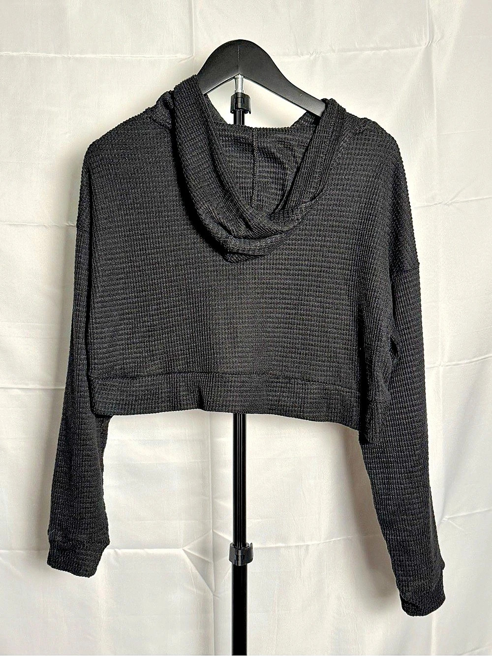 Hunter & Brown Women's Black Cropped Sweater Size Medium